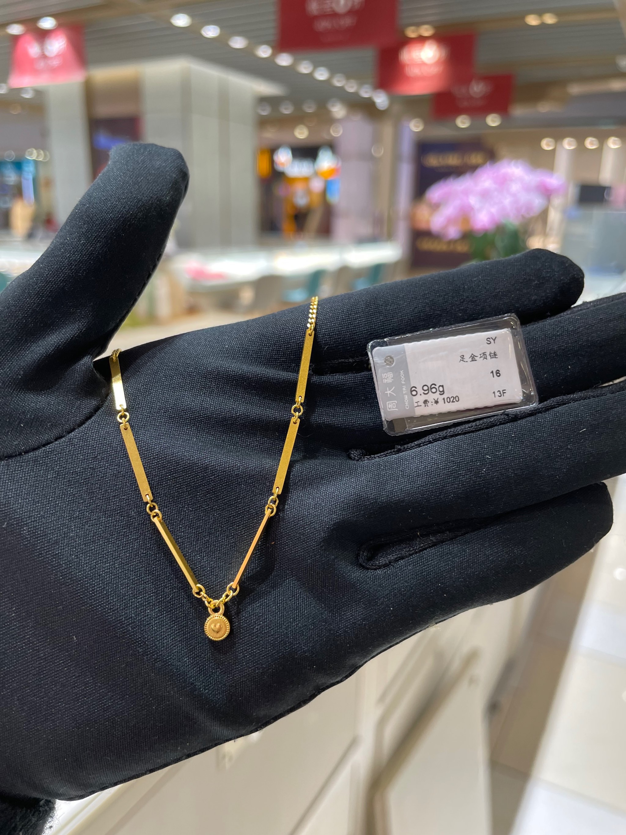 周大福足金项链最新时尚潮流引领珠宝市场风向标